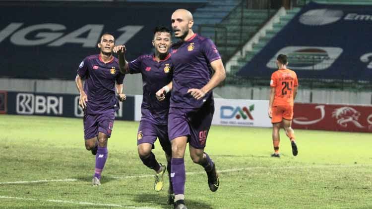 Aksi selebrasi pemain Persik Kediri di Liga 1 2021-2022. Copyright: © MO Persik