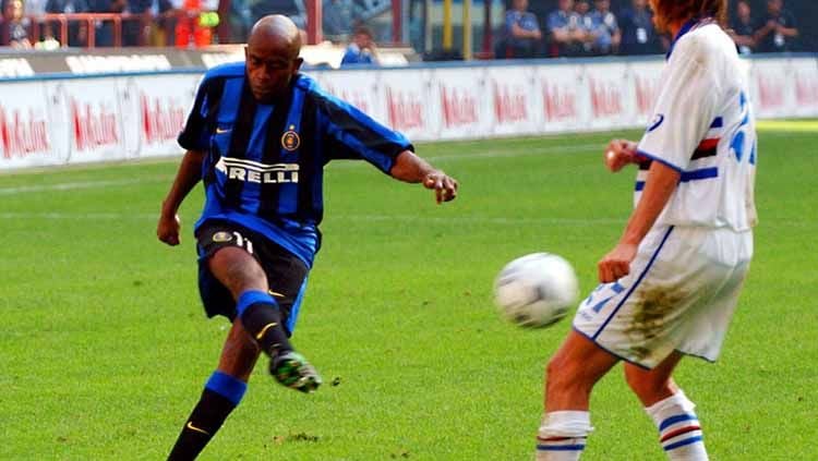 Penipuan di sepak bola bukanlah barang baru. Selain kisah penipuan Ali Dia, ada pula kisah penipuan menggegerkan yang melibatkan eks Inter Milan, Eriberto. Copyright: © sport.sky.it