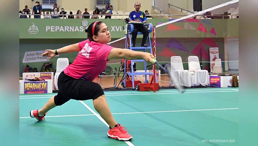 Ratu para badminton Indonesia, Leani Ratri Oktila, mendapat sorotan dari BWF berkat keberhasilannya memborong tiga gelar di Spanyol meski sambil mengasuh anak. Copyright: © Peparnas Papua XVI