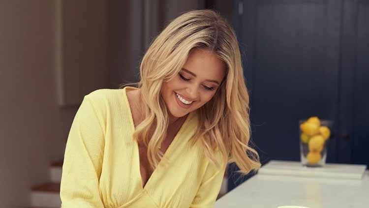 Bintang Manchester City, Jack Grealish, dikabarkan jatuh cinta dengan aktris asal Inggris, Emily Atack, tetapi Grealish rupanya masih dihantui oleh sang mantan. Copyright: &copy; emilyatack