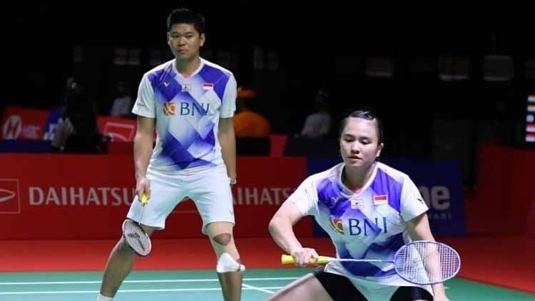 Pasangan ganda campuran Indonesia, Praveen Jordan/Melati Daeva Oktavianti berhasil mengalahkan Feng Yan Zhe/Lin Fang Ling di babak 16 besar BAC 2022. Copyright: © badminton.ina