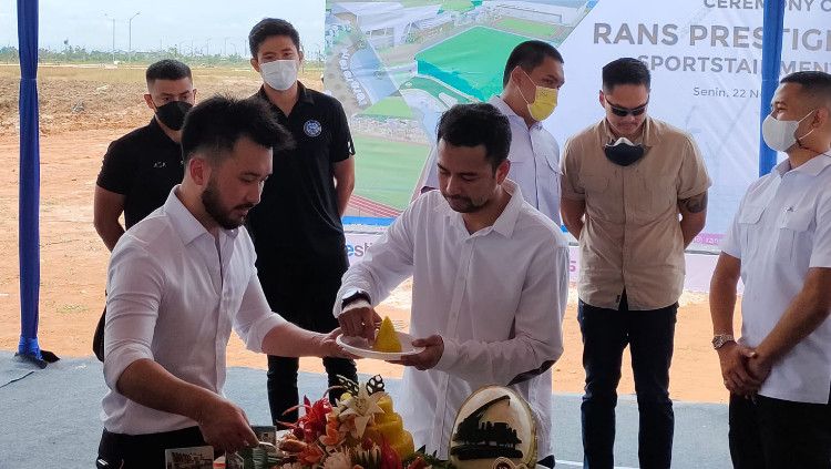 Raffi Ahmad bersama rekannya Ruddy Salim memulai pembangunan Rans Prestige Sportstainment, stadion megah untuk Rans Cilegon FC. Copyright: © Rans Cilegon