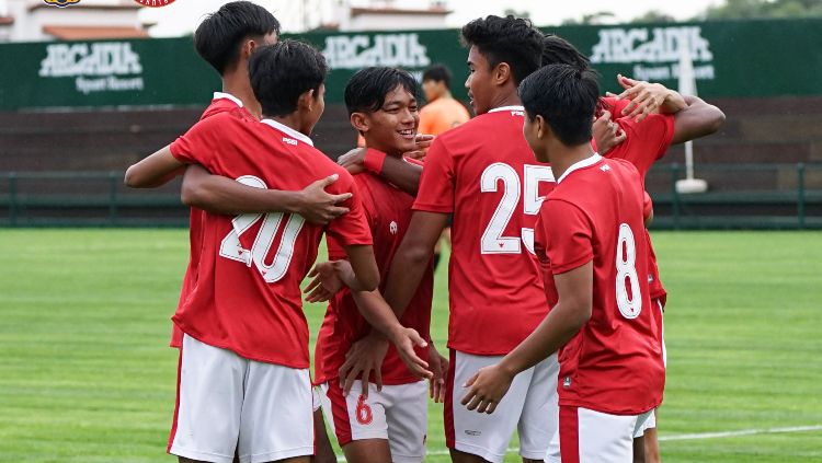 Timnas Indonesia U-18 kembali meraih kemenangan pada laga uji coba melawan klub Turki, Alanyaspor U-18, Rabu (24/11/21). Copyright: © twitter.com/PSSI/