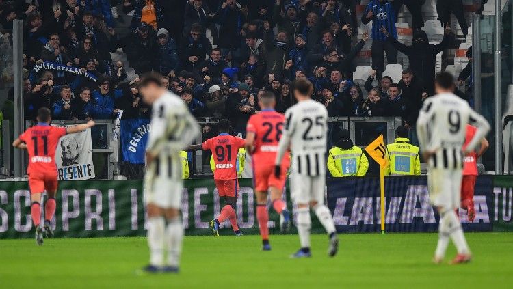 Rekap Hasil Pertandingan Liga Italia pada Minggu (13/02/22) malam dan Senin (14/02/22) dini hari WIB. Copyright: © REUTERS/Massimo Pinca