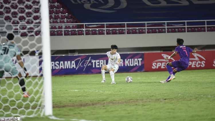 Persebaya Surabaya bermain imbang dengan Persik Keidri pada pekan ke-14 Liga 1 di Stadion Manahan, Solo pada Minggu (28/11/21). Copyright: © official persebaya