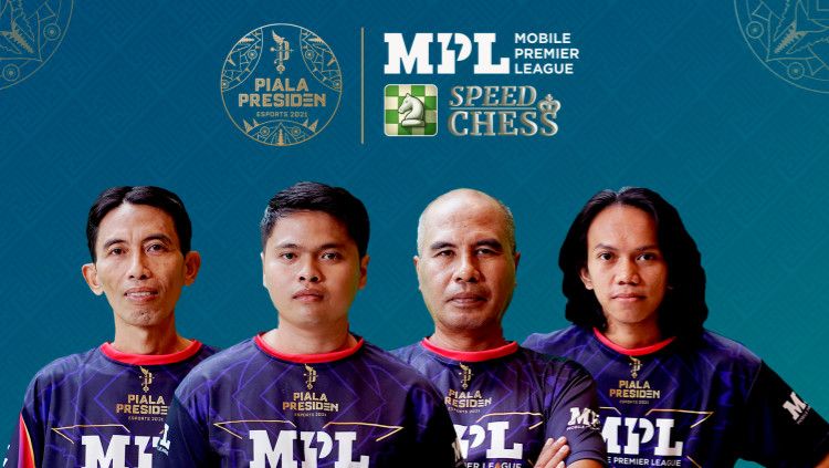 Leo Lucki Prasetyo (kedua dari kiri) tampil sebagai pemenang turnamen Speed Chess Piala Presiden eSports (PPE) 2021. Copyright: © MPL Indonesia