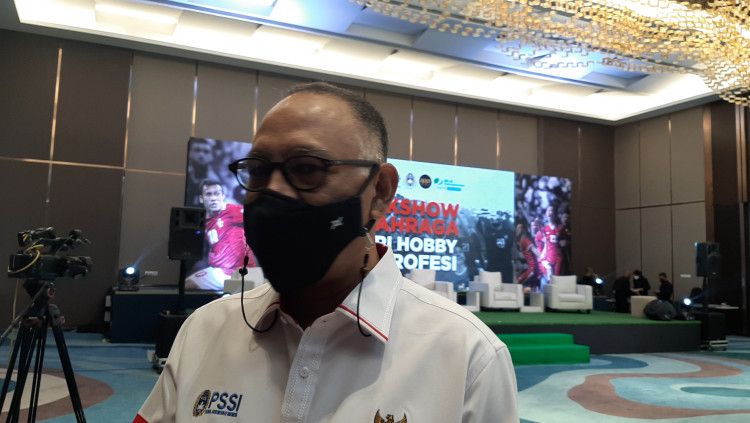 Anggota Exco PSSI, Hasani Abdulgani menyampaikan ada dua pemain keturunan baru yang diproyeksikan untuk dinaturalisasi. Copyright: © Zainal Hasan/Indosport