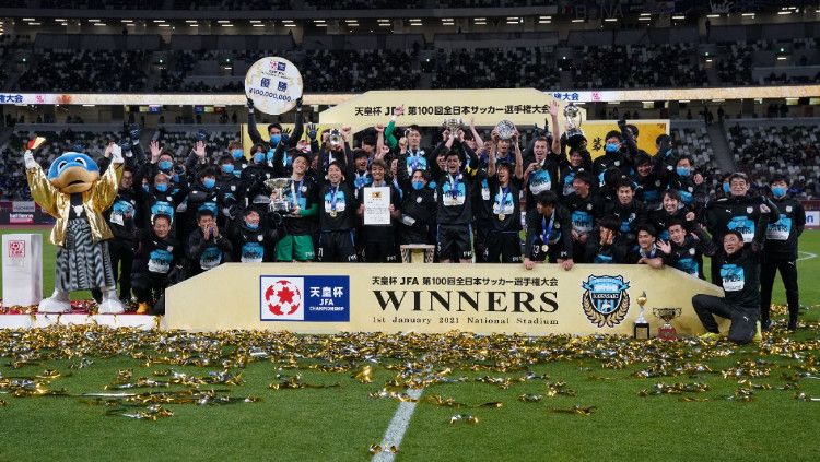 Klub J-League, Kawasaki Frontale saat menjuarai Piala Kaisar musim lalu. Copyright: © J-League
