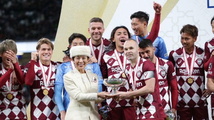 Andres Iniesta saat menjuarai Piala Kaisar bersama klub Liga Jepang, Vissel Kobe.
 Copyright: © J-League