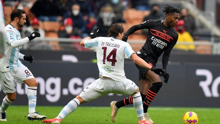 Paris Saint-Germain minati Rafael Leao di bursa transfer musim panas menyusul performa oke sang pemain bersama AC Milan saat ini. Copyright: © REUTERS/Daniele Mascolo