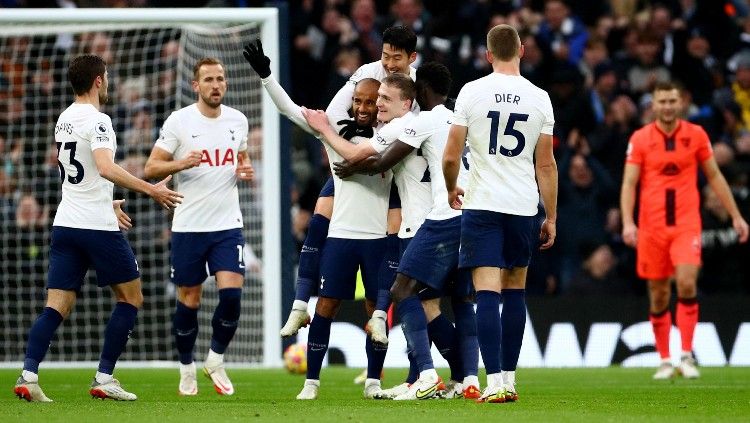 Para pemain Tottenham Hotspur merayakan gol yang dicetak Lucas Moura ke gawang Norwich City (05/12/21). Copyright: © REUTERS/Hannah Mckay