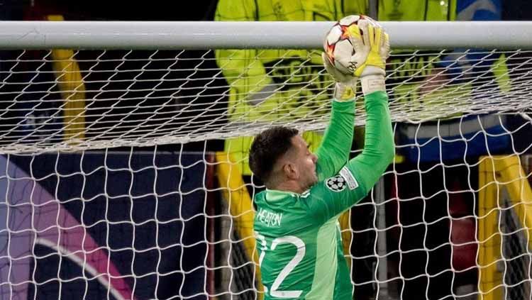 Tom Heaton kiper Man United saat melawan Young Boys di Liga Champions. Copyright: © tomheatongk