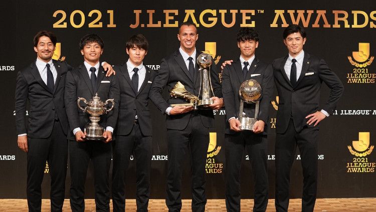 Para peraih penghargaan J-League Award 2021. Copyright: © J-League