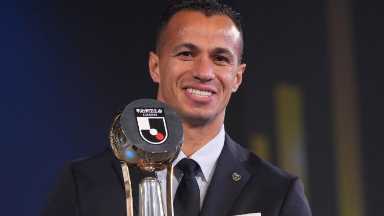 Striker Kawasaki Frontale, Leandro Damiao berhasil menyabet penghargaan MPV atau pemain terbaik dalam J-League Award 2021. Copyright: © J-League