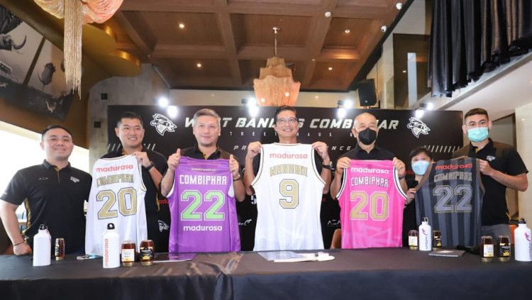 Jelang IBL 2021, klub basket West Bandits resmi berganti nama menjadi West Bandits Combiphar Solo. Copyright: © Official West Bandits