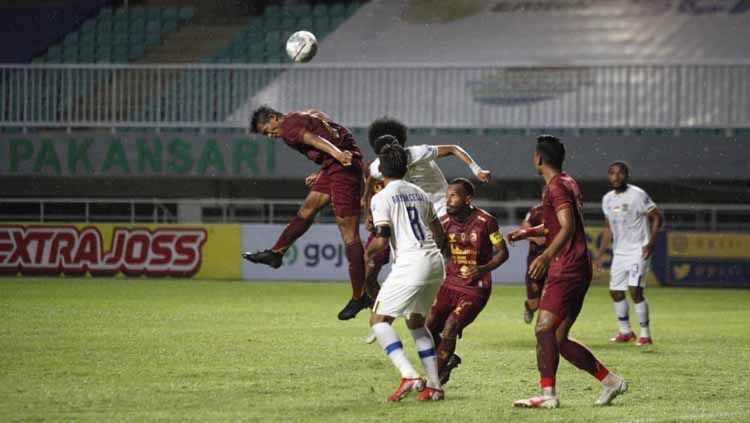 Pertandingan Sriwijaya FC vs Persiba Balikpapan pada babak 8 besar Liga 2 grup X di Stadion Pakansari, Rabu (15/12/21). Sriwijaya unggul 2-1 atas Persiba. Copyright: © Herry Ibrahim/INDOSPORT