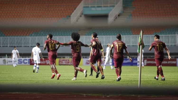 Sriwijaya FC dan RANS Cilegon FC harus bermain imbang sama kuat dengan skor 0-0 pada laga pamungkas Grup X babak 8 besar Liga 2 2021 di Stadion Wibawa Mukti. Copyright: © Herry Ibrahim/INDOSPORT