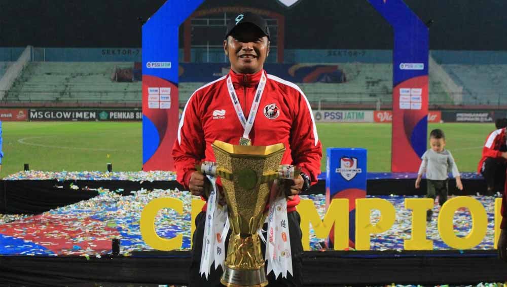 Pelatih NZR, Charis Yulianto minta maaf usai timnya gagal total di putaran nasional Liga 3. Copyright: © MO NZR Sumbersari