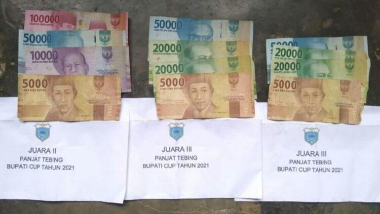 Viral di media sosial, hadiah lomba panjat tebing Bupati Cup di Pandeglang, hanya Rp95 ribu. Begini klarifikasi Federasi Panjat Tebing Indonesia (FPTI). Copyright: © FPTI