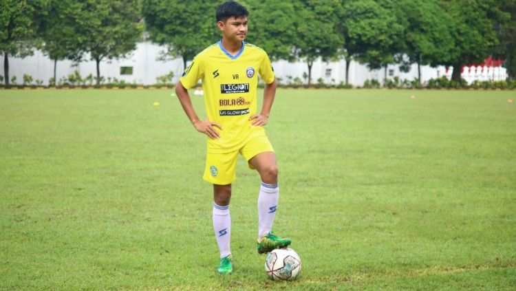 Arema FC meminjam wonderkid Timnas Indonesia, Genta Alparedo untuk putaran kedua Liga 1 2021-2022. Copyright: © Ian Setiawan/INDOSPORT