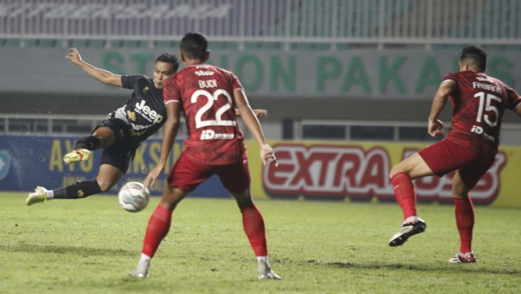 Dewa United vs Persis Solo Copyright: © Herry/Indosport