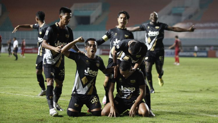 Dewa United memastikan promosi ke Liga 1 musim depan usai mengalahkan PSIM Yogyakarta pada laga perebutan tempat ketiga Liga 2 2021, Rabu (30/12/21). Copyright: © Herry/Indosport