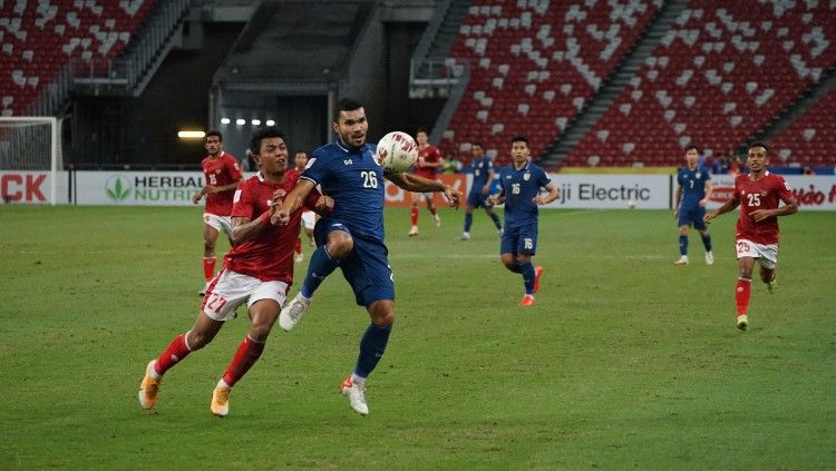 Aksi Dedik Setiawan di leg pertama final Piala AFF 2020 antara Timnas Indonesia vs Thailand, 29 Desember 2021. Copyright: © PSSI