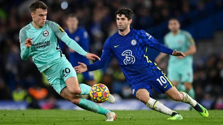 Aksi Christian Pulisic di laga Chelsea vs Brighton, Kamis (30/12/21). Copyright: © REUTERS/Tony Obrien