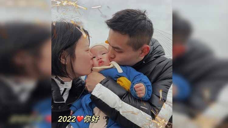 Mantan pebulutangkis ranking satu dunia asal China, Li Xuerui, membagikan potret harmonis keluarga kecilnya usai dua tahun menikah. Copyright: © sohu