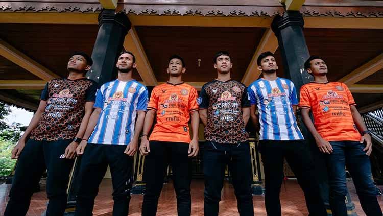 Enam pemain baru jebolan sepak bola PON Aceh resmi diperkenalkan Persiraja untuk putaran kedua Liga 1 2021/2022. Copyright: © MO Persiraja