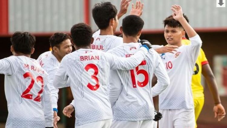 Jelang pertandingan Garuda Select vs Huddersfield Town U-18 hari ini, Selasa (15/03/22), pelatih Inggris meminta pemain saling bahu-membahu. Copyright: © Garuda Select