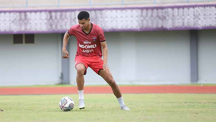 Persita Tangerang resmi mendatangkan striker baru, Taylon Correa untuk putaran kedua Liga 1 2021. Copyright: © PERSITA TANGERANG