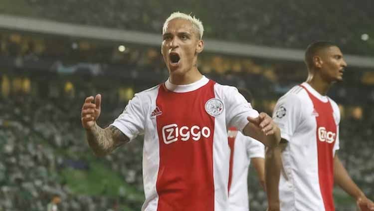 Manchester United disebut-sebut semakin dekat untuk mendatangkan pemain sayap Ajax Amsterdam, Antony yang akan jadi penanda era baru Erik ten Hag. Copyright: © Reuters