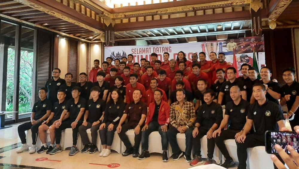 Penyambutan skuat timnas Indonesia oleh PSSI usai Piala AFF 2020. Copyright: © PSSI