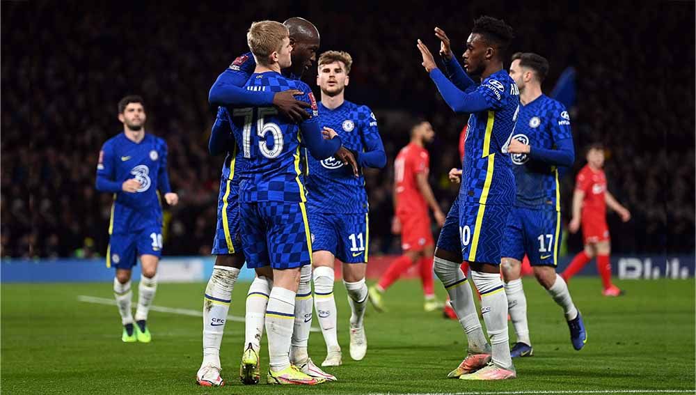 Selebrasi pemain Chelsea, Lewis Hall di laga Chelsea vs Chesterfield. Copyright: © thesun