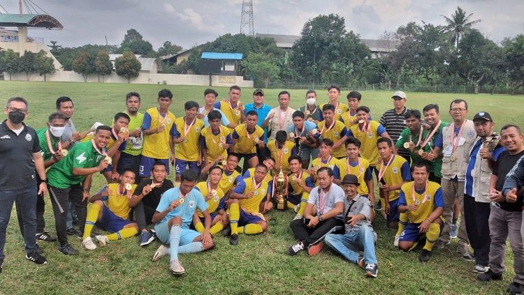 PSJS Jaksel menjuarai Piala Soeratin U-17 zona DKI Jakarta, Minggu (9/1/22). Copyright: © Indra Citra Sena/INDOSPORT