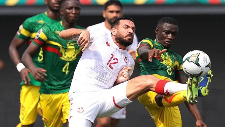 Menjalani laga penuh kontroversi di Piala Afrika 2021, permintaan tanding ulang Tunisia ditolak mentah-mentah. Copyright: © Twitter.com/CAF_Online