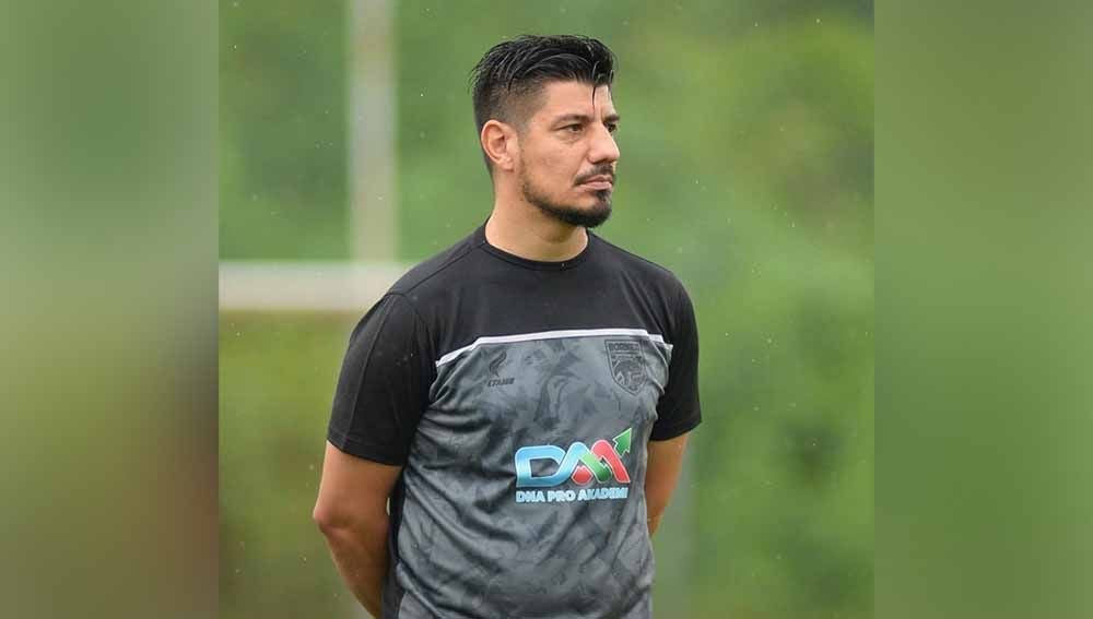 Borneo FC secara resmi memperkenalkan pelatih kiper baru asal Argentina, Gaston Romero. Copyright: © Media Borneo FC