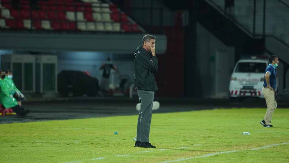 Persija telah melepas Angelo Alessio sebagai pelatih dan digantikan oleh Sudirman untuk sisa Liga 1 2021/2022. Copyright: © Khairul Imam/Persija
