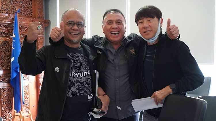 Direktur Madura United Haruna Soemitro, Ketum PSSI Mochamad Iriawan, dan pelatih Timnas Indonesia Shin Tae-yong. Copyright: © PSSI