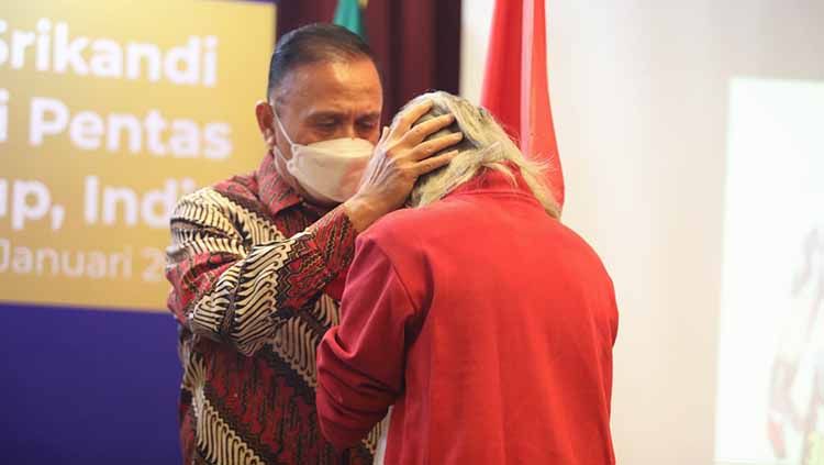 Ketum PSSI, Mochamad Irawan pada acara pelepasan Timnas putri Indonesia yang akan berlaga di Piala Asia Wanita 2022, Minggu (16/01/22). Copyright: © PSSI