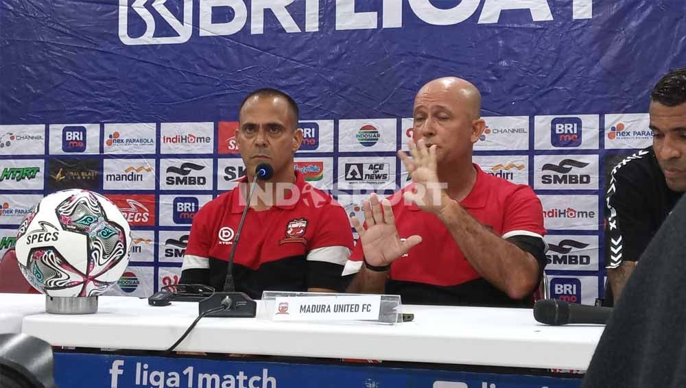 Pelatih Fabio Lefundes angkat bicara terkait seretnya keran gol Madura United dalam gelaran turnamen pramusim Piala Presiden 2022. Foto: Ian Setiawan/Indosport.com Copyright: © Ian Setiawan/Indosport.com