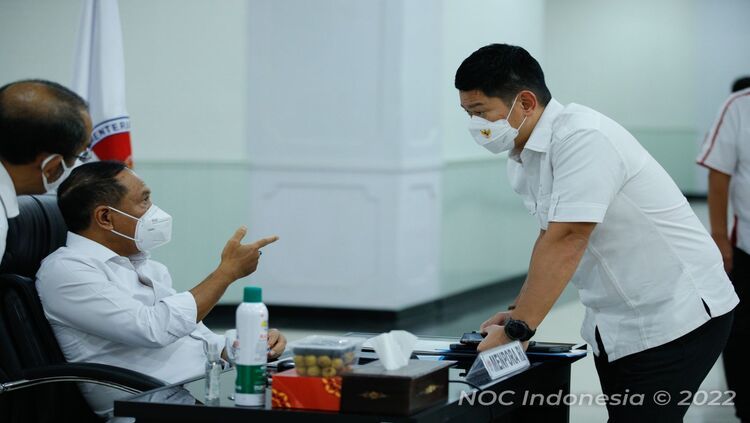 Menpora Zainudin Amali (kiri) dan ketua Gugus Tugas Percepatan Sanksi WADA Raja Sapta Oktohari. Copyright: © NOC Indonesia