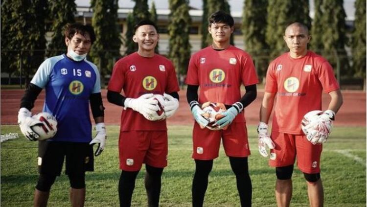 Pelatih kiper Barito Putera, Ismairi bersama Yoewanto Setya Beny, M. Riyandi, dan Aditya Harlan. Copyright: © Yanuar Surya/BaritoPutera