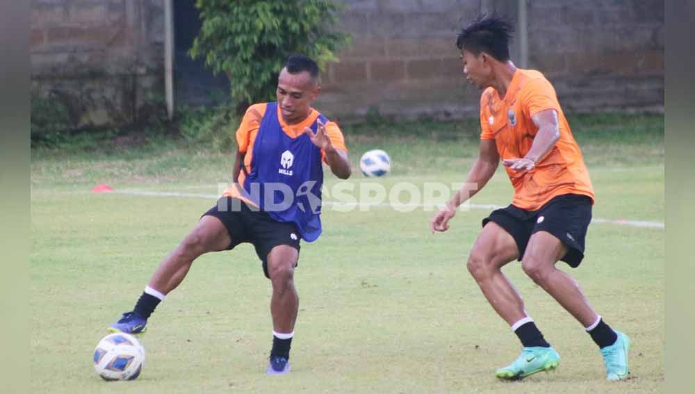 Latihan Timnas Indonesia di Gelora Trisakti, Legian, Kuta. Foto: Nofik Lukman Hakim/Soicaumienbac.cc Copyright: © Nofik Lukman Hakim/Soicaumienbac.cc