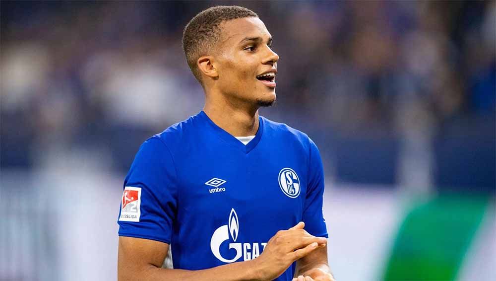 Moncer dalam beberapa waktu belakangan bersama AC Milan, bek muda, Malick Thiaw, dikabarkan segera gabung klub Liga Spanyol, Real Madrid. Foto: schalke04 Copyright: © schalke04