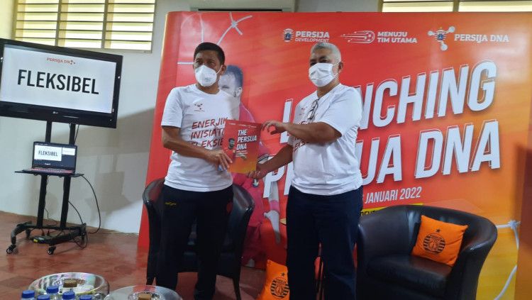 Persija Jakarta meluncurkan buku Persija DNA. Rabu (26/01/22). Copyright: © Official Persija