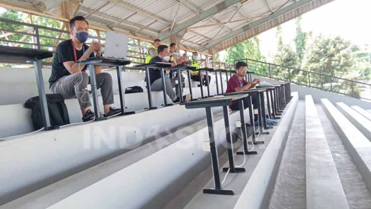 Tribun media jadi pembenahan terbaru Stadion I Gusti Ngurah Rai Denpasar. Foto : INDOSPORT/Ian Setiawan Copyright: © INDOSPORT/Ian Setiawan