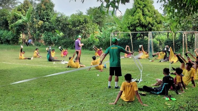 Klub Liga 3, PS Siak, menggelar pemusatan latihan (TC) di Lapangan National Training Youth Center (NTYC) Sawangan, Depok, Kamis (27/1/22). Copyright: © Indra Citra Sena/INDOSPORT