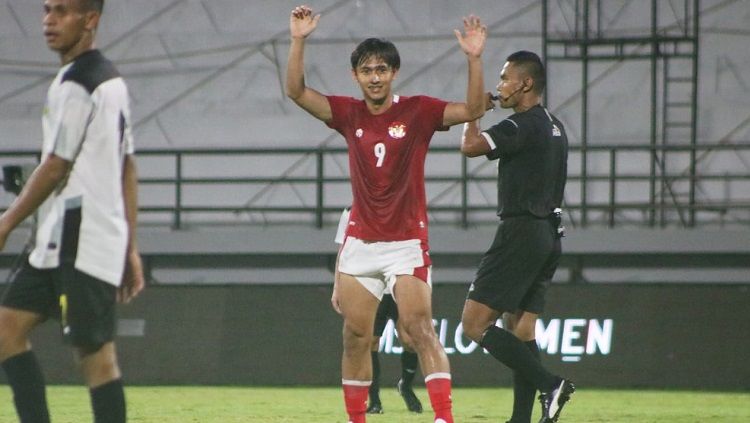 Hanis Saghara, penyerang Timnas Indonesia, saat menghadapi Timor Leste. (Foto: Nofik Lukman Hakim/INDOSPORT) Copyright: © Nofik Lukman Hakim/INDOSPORT